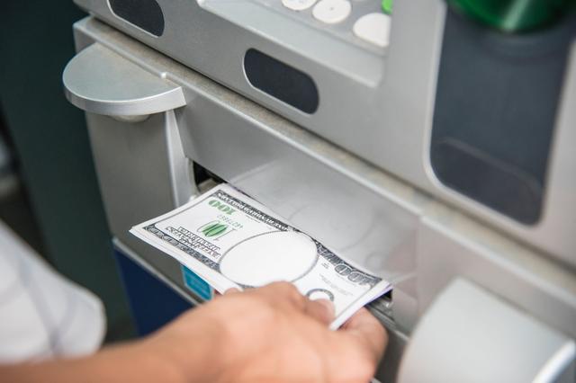 ATM辉煌的终结，最受银行欢迎的ATM机是怎么败给马云们的？
