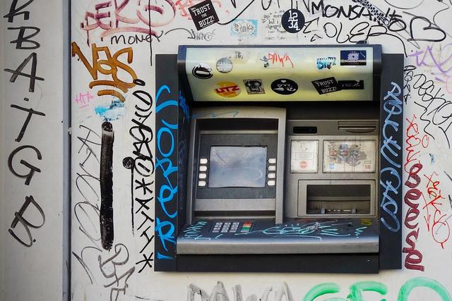 ATM辉煌的终结，最受银行欢迎的ATM机是怎么败给马云们的？