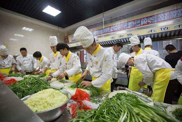 连新东方厨师学校都能上市了？东方教育到底是一个怎样的巨无霸？