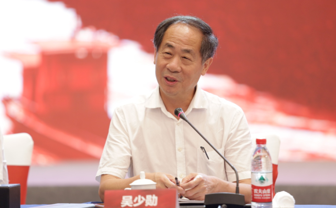 不产水的钟睒睒和不贪杯的吴少勋