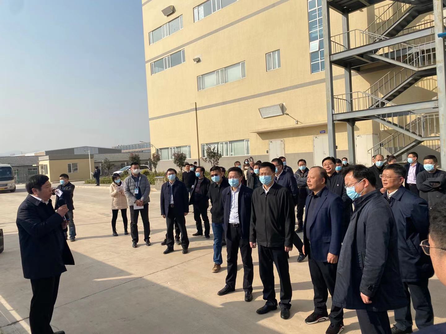 荆门市委市政府领导上门调研，弘信电子“超级工厂”呼之欲出