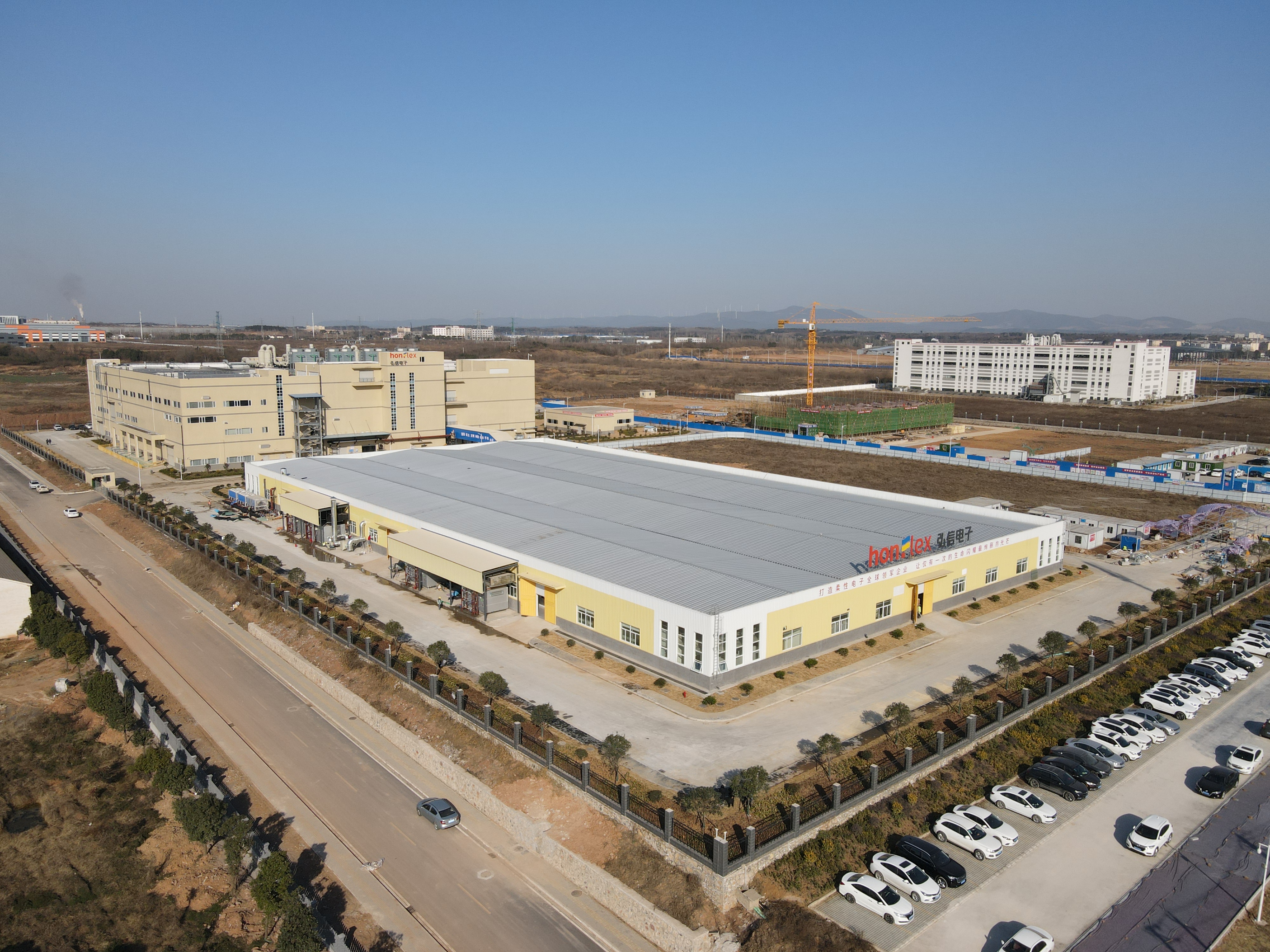 荆门市委市政府领导上门调研，弘信电子“超级工厂”呼之欲出