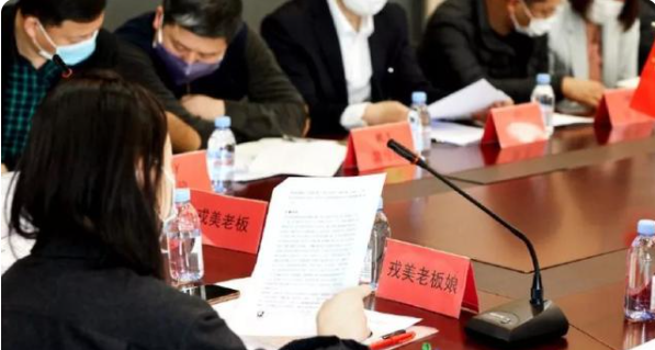 都拥有清华mba硕士学位,温迪自称"电商界最懂衣服,面料,版型的的戎美