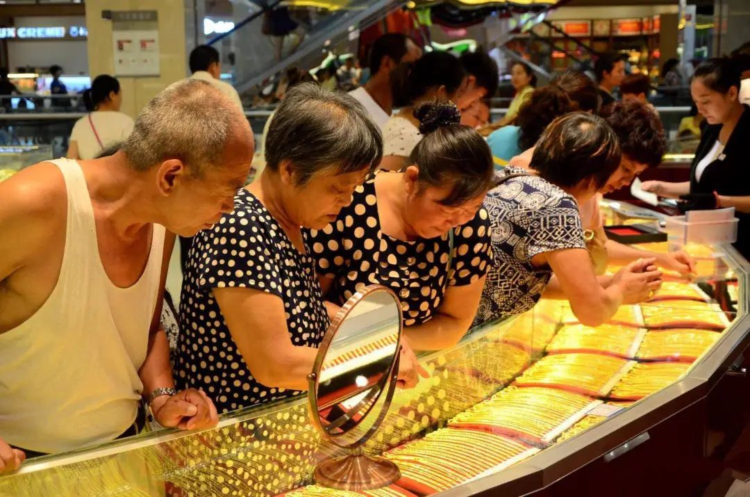 中国富婆的天堂：日赚170万，敢把钻石黄金当垃圾