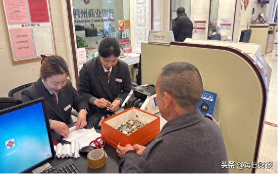 小硬币见大初心 浙江稠州商业银行暖心开展新春零币兑换服务