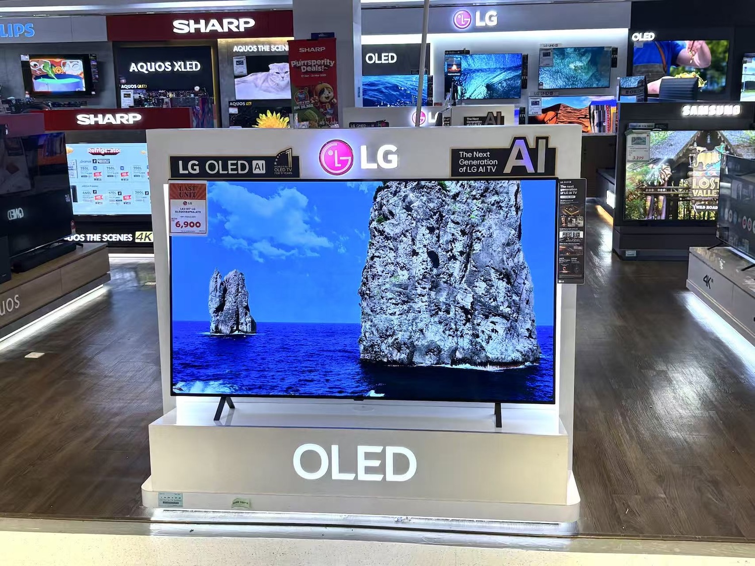 避开LCD老路：OLED赛道韩国守利润，中国争规模