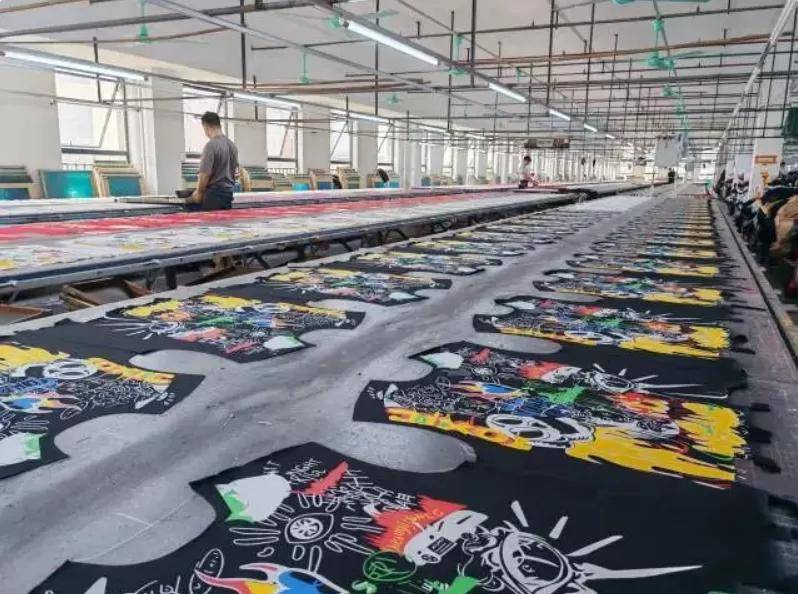 一台缝纫机织出的山区振兴梦：陆河服装产业三年从零到30亿(图1)