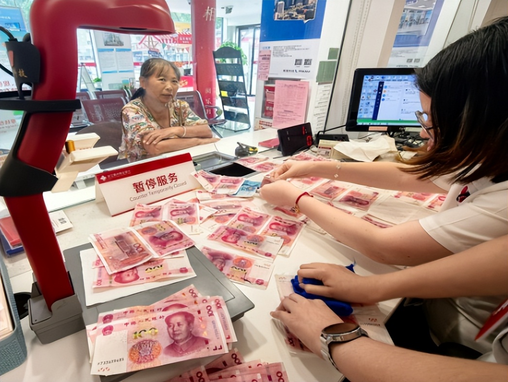 雨水泡坏养老钱，稠州银行“人工接力”一个半小时为老人全额兑回
