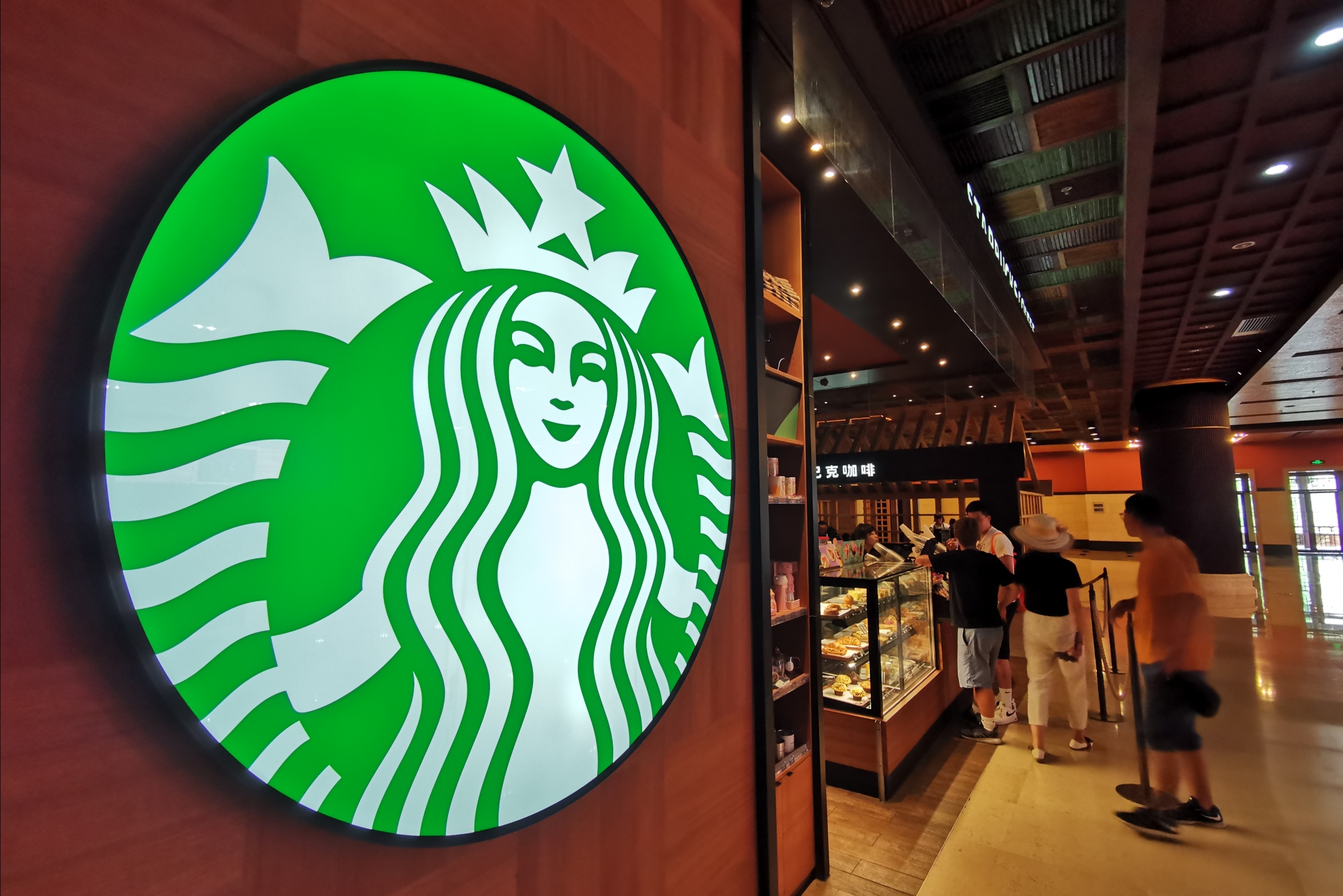星巴克第三财季净利润14亿美元同店销售指标回暖发力外卖业务