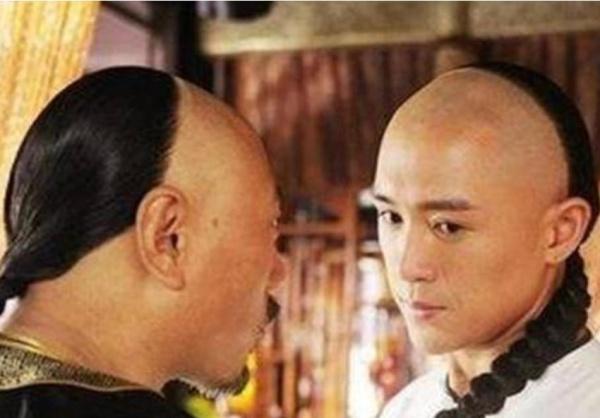 清朝时期男人的辫子那么长，一般多久清理一次，真的令人作呕？