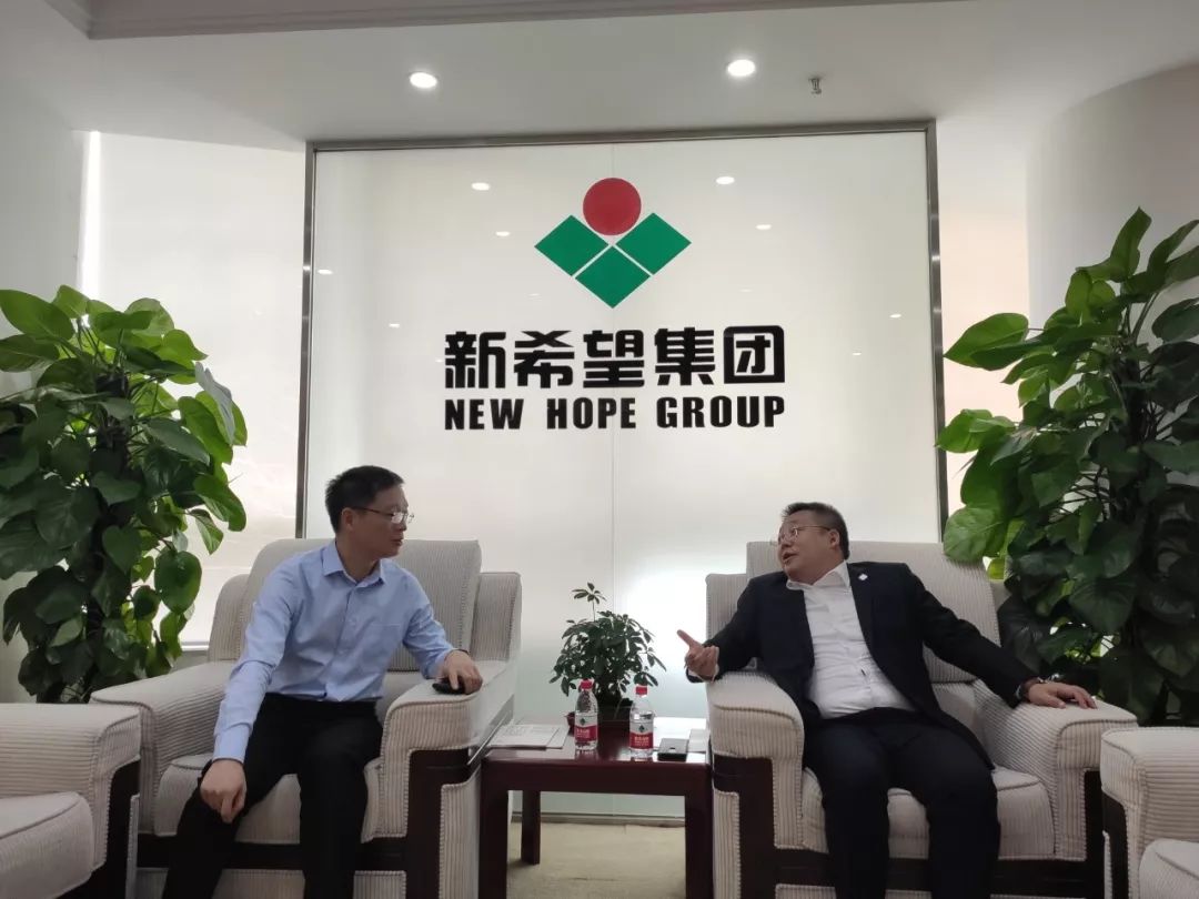 动态盘古智库理事长易鹏一行到访新希望集团并举行座谈