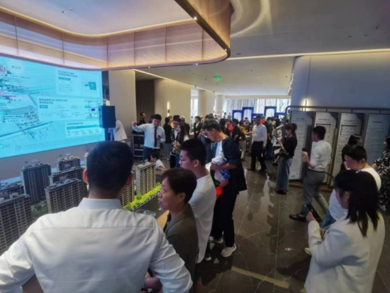 双节新盘扎堆入市 认筹去化数据接连攀升 上海再迎看房狂潮_中金在线财经号