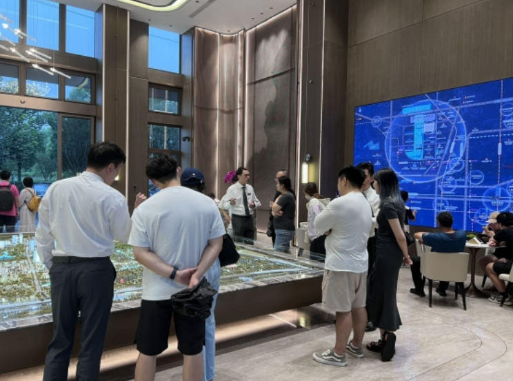 双节新盘扎堆入市 认筹去化数据接连攀升 上海再迎看房狂潮_中金在线财经号