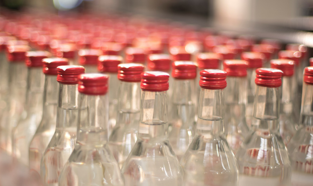 难回百亿阵营？顺鑫农业上半年营收降约2成，光瓶酒市场竞争加剧