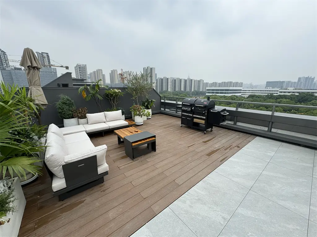 叠墅样板间露台实景