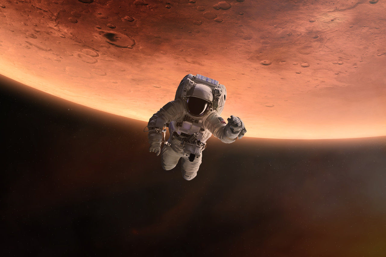 70米光伏板上天、100万颗卫星，SpaceX 750亿 IPO 让中国光伏坐不住了