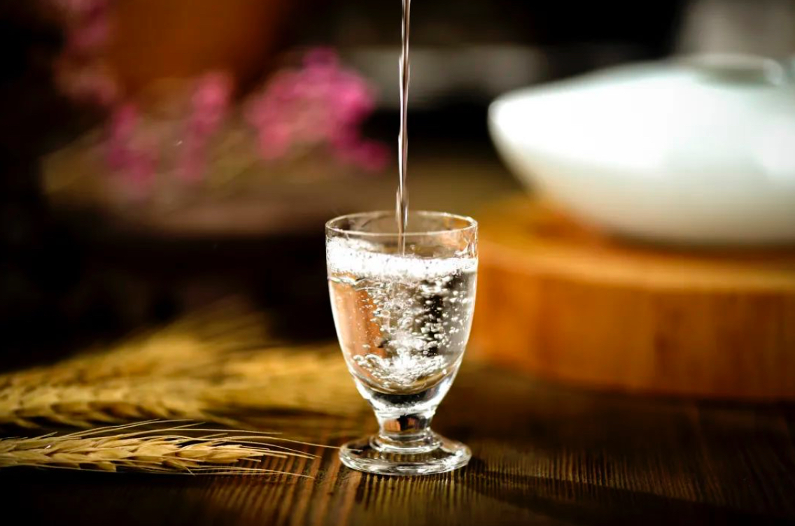 珠宝商改行卖白酒，杜甫酒业借壳上市