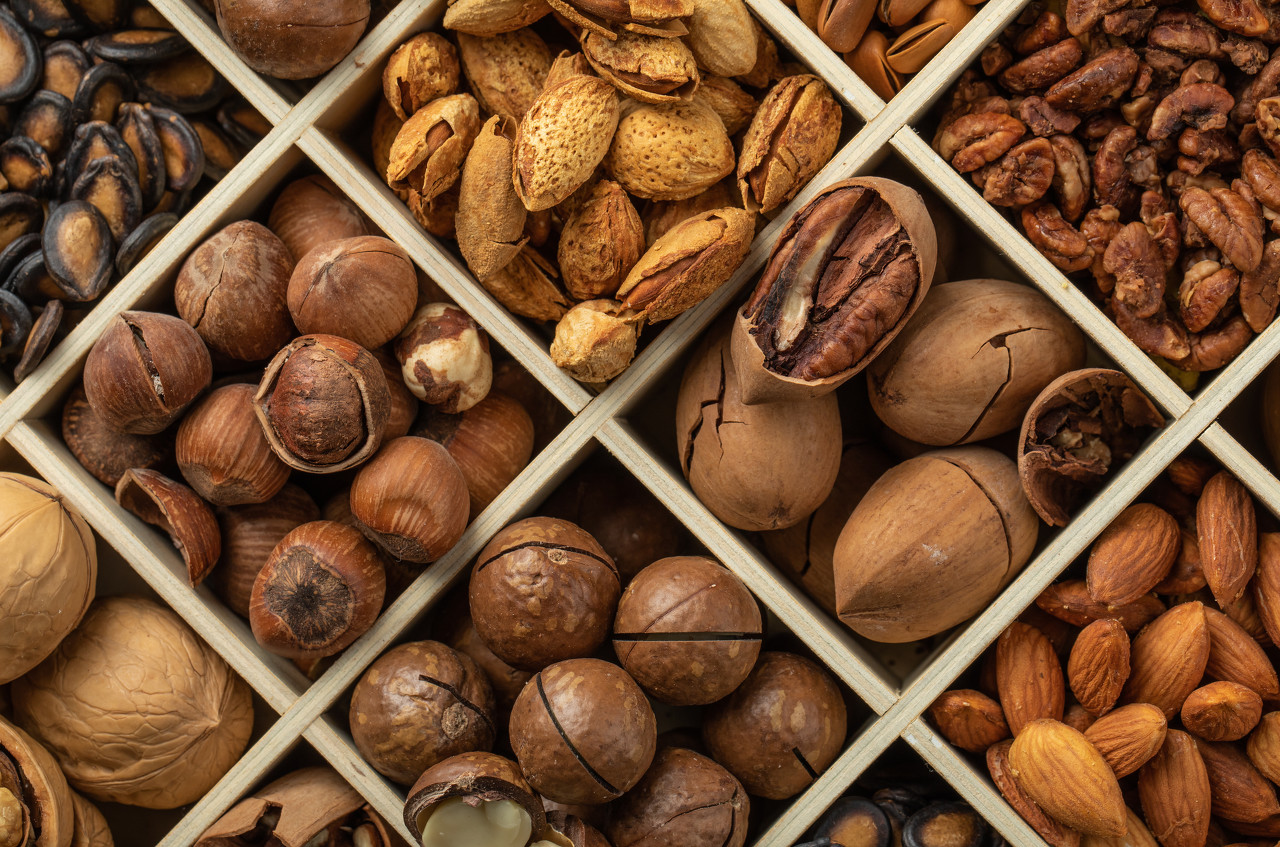 炒货“镀金”，百元一斤谁买？