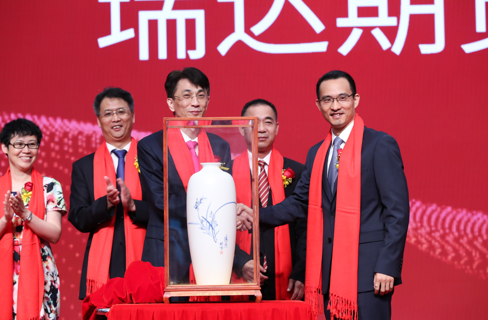 热烈祝贺瑞达期货今日正式登陆深交所