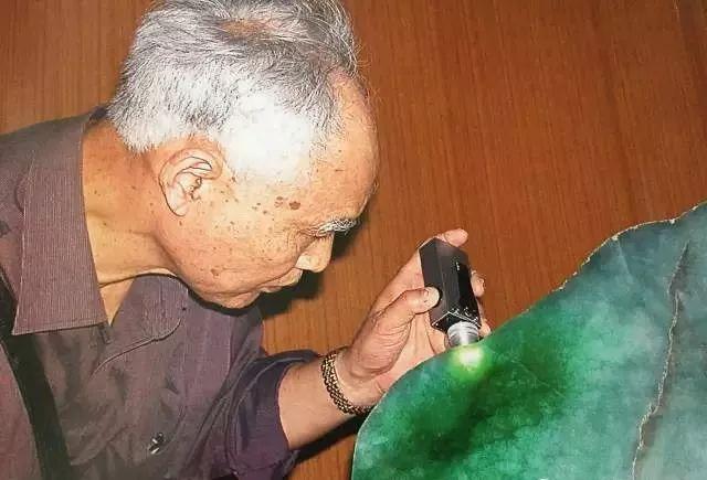 翡翠王总结几十年赌石经验分析赌石中的要害