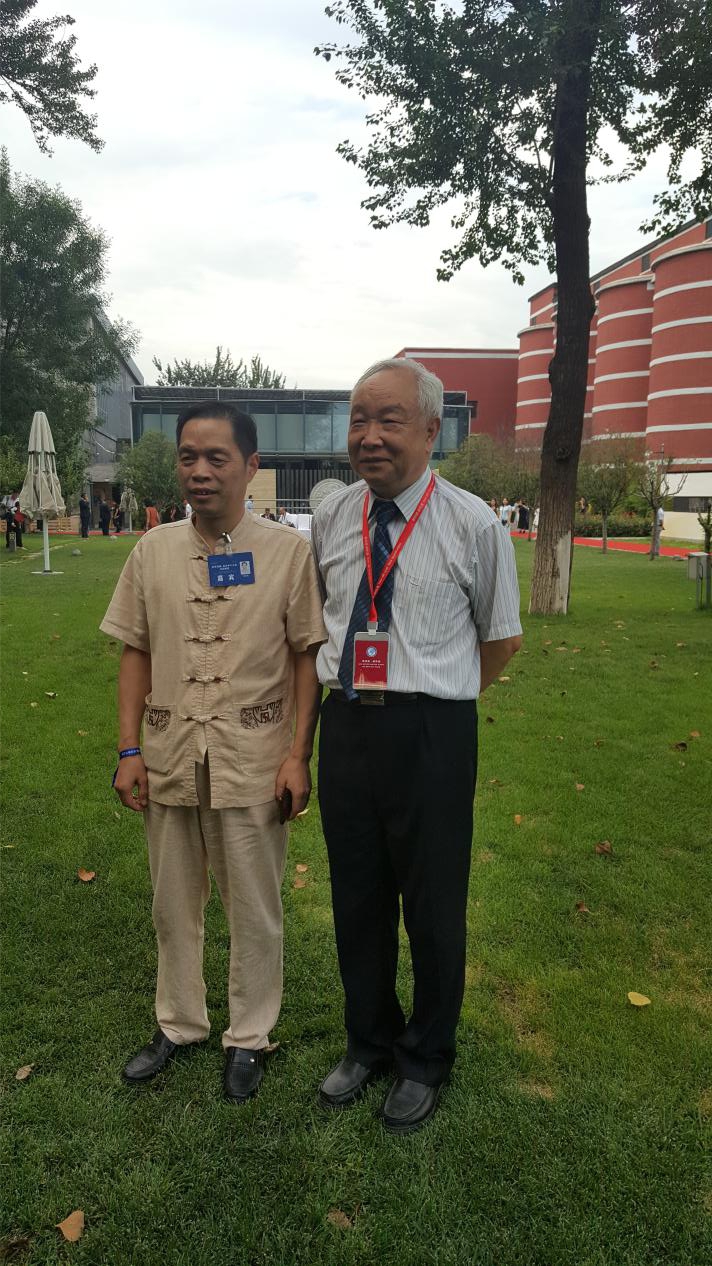 与国家文化部原党组成员,副部长常克仁