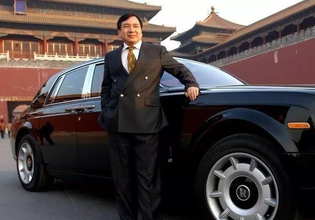 北京神秘富豪买辆台库里南交车仪式像春晚坐拥中国首辆法拉利