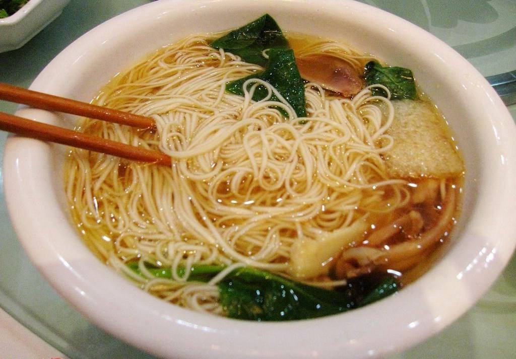 一碗面6块钱又送鸡蛋又送可乐一个月收款28万不亏钱