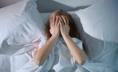 一杯睡前牛奶会不会让年轻人的失眠有尽头