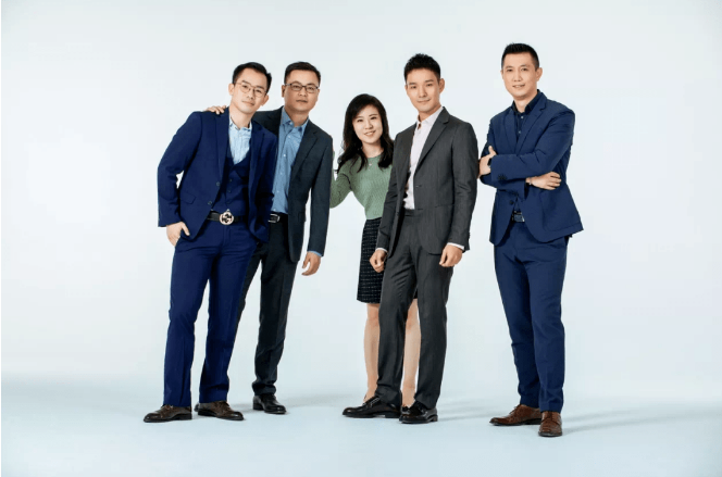 从左至右:张耀榆,徐培峰,辛怡,蔡光渊,李晓炜蔡光渊今年38岁,2005年