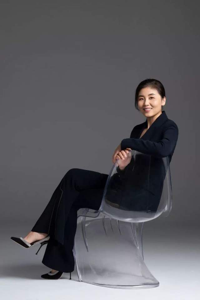 3,成为著名科学家施一公的弟子6岁前颜宁一直在山东度过,后来随父母