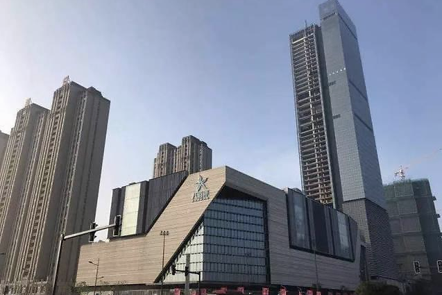 作为江阴主城区南门板块标志性的建筑,澄星大厦顶层是万豪酒店,下面是