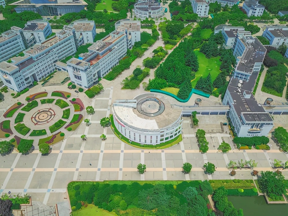 上大板块是以上海大学宝山校区而形成的一个板块概念.