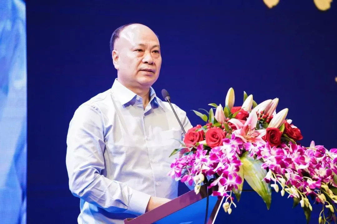 曹本强1992年,曹本强加入"92派"行列,辞去仁怀财政局农财科科长职务