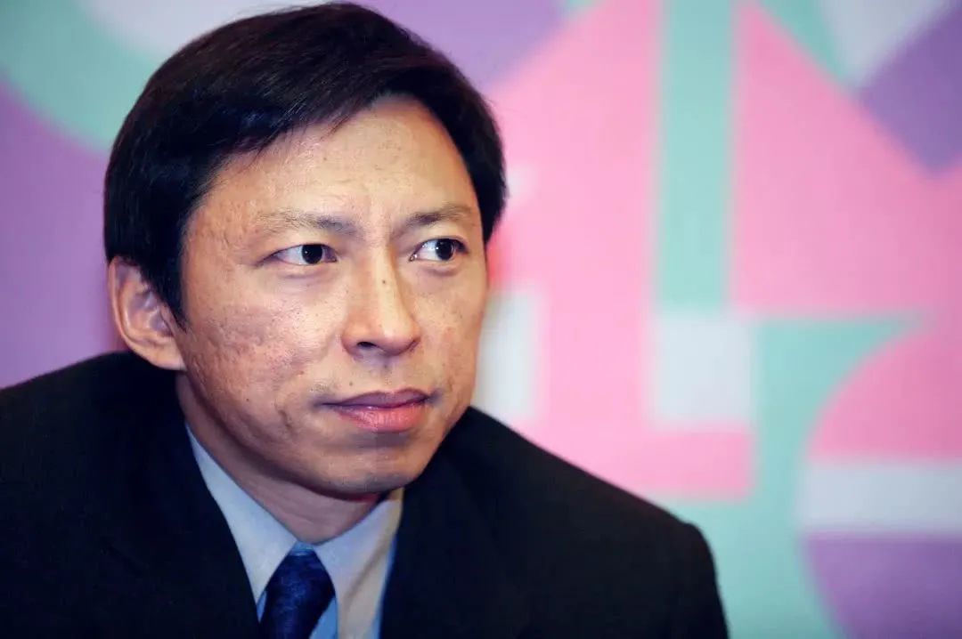 从互联网教父到卖掉"亲儿子",张朝阳花了25年