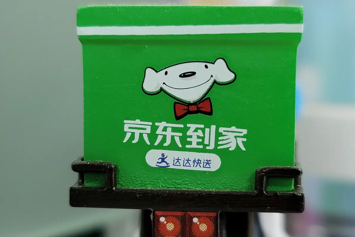 app为服务载体,在郑州等市试点餐饮外卖业务,由子公司达达负责配送