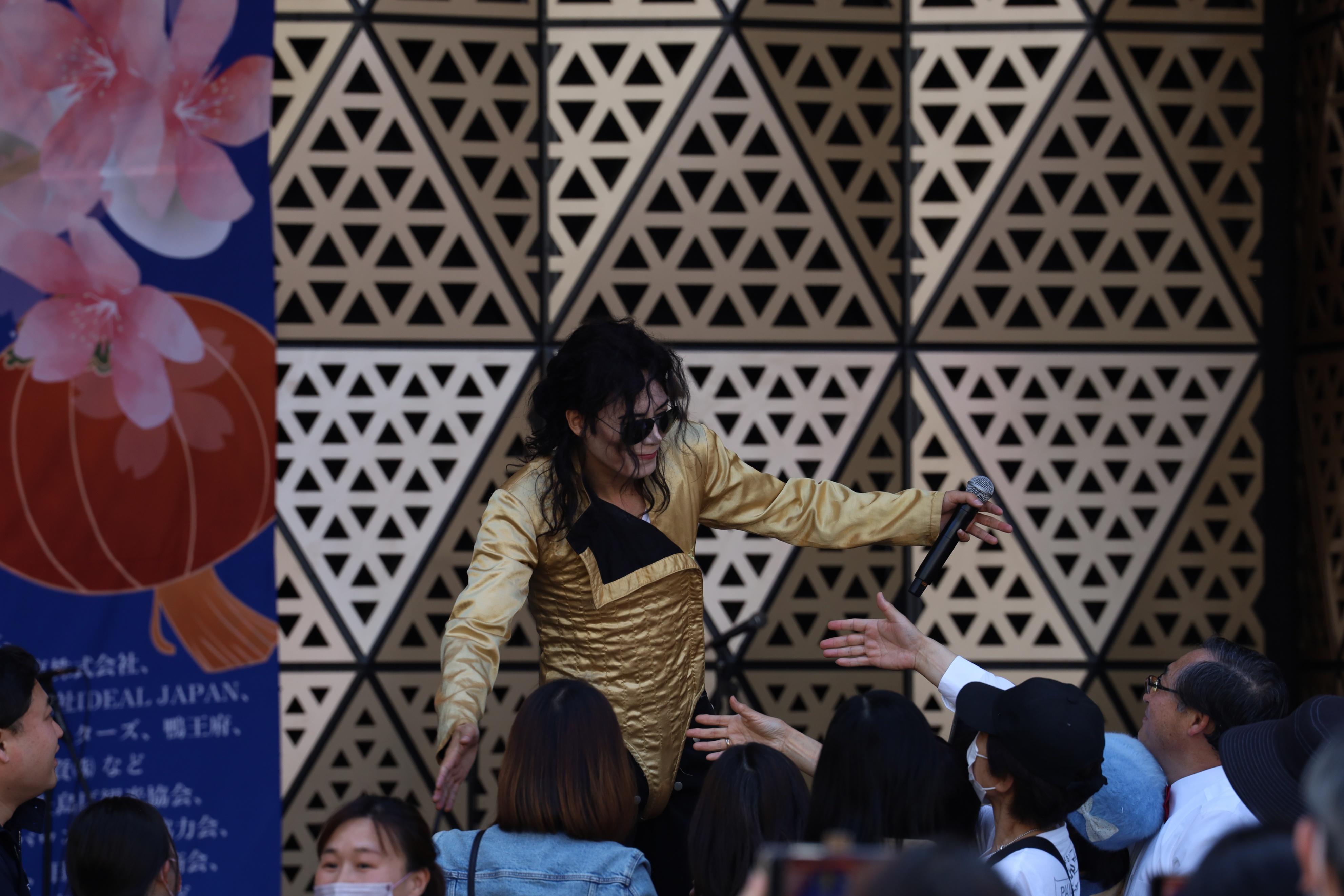 世界著名模仿秀大师王杰克逊快闪日本东京国际文化交流活动