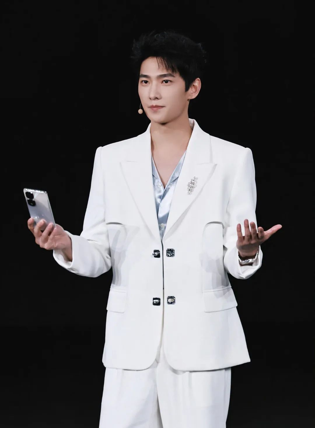 杨洋刷屏并不能无脑让我买荣耀