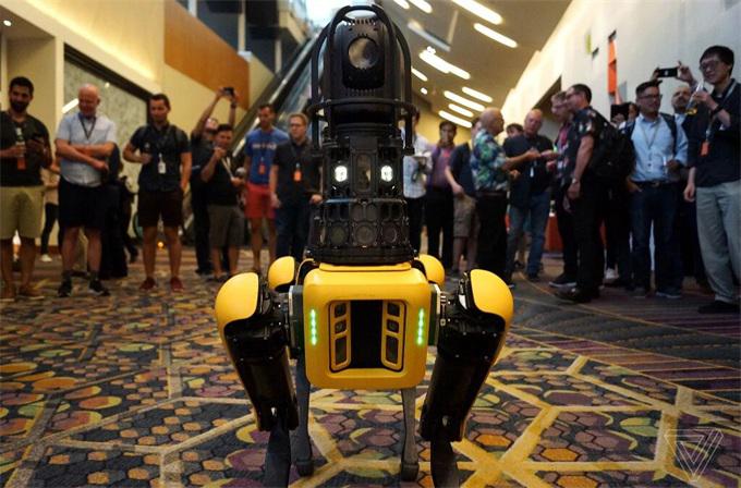 波士顿动力四足机器人spot想走出实验室大门世界准备好了吗