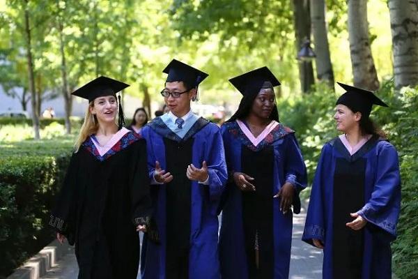 外国留学生在中国的好日子免费清洁工伴读优惠补贴顺手拈来