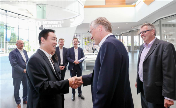 许家印紧凑德国行背后以技术赋能恒大造车的后发优势