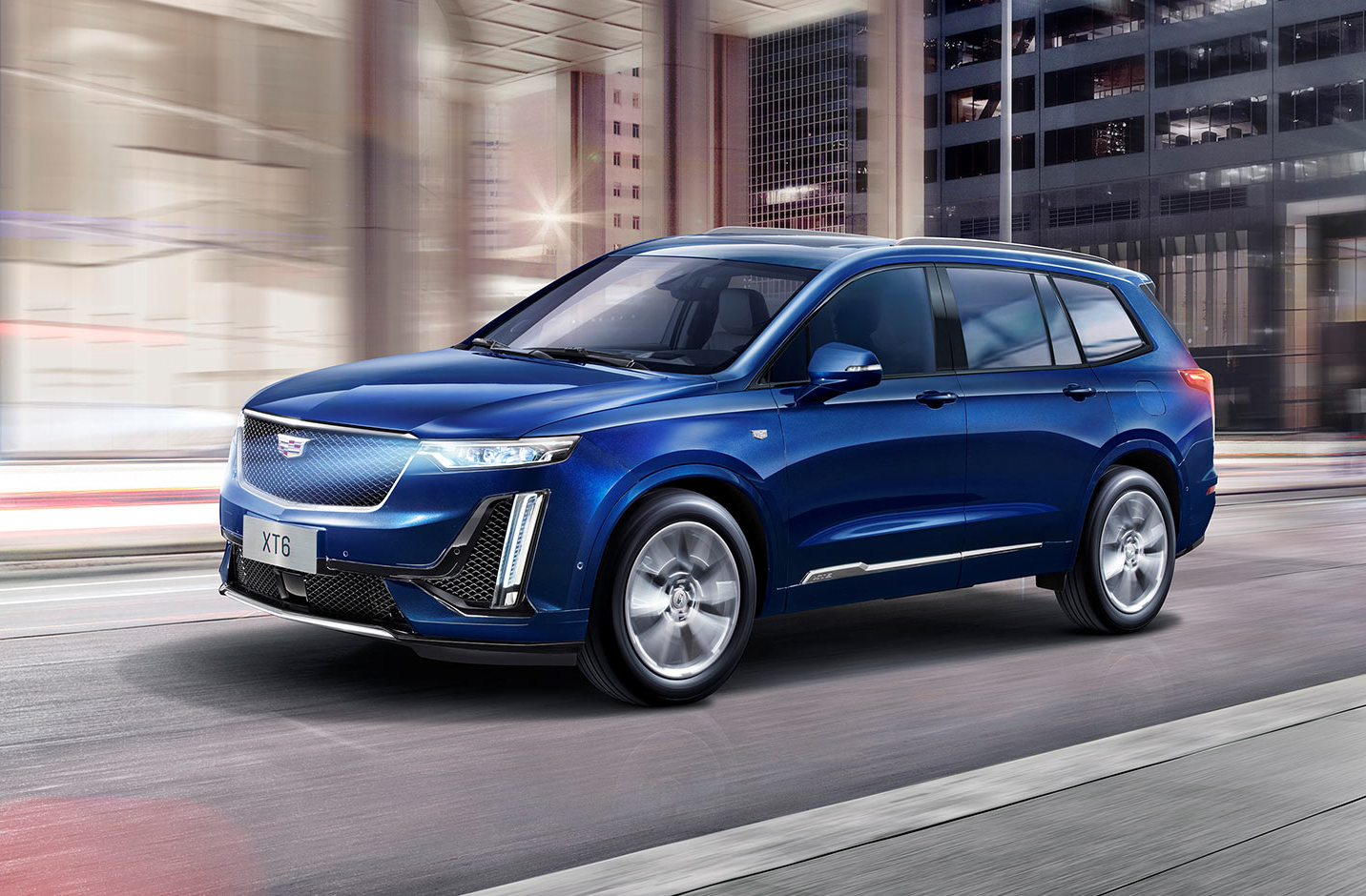 xt6是凯迪拉克今年7月推出的一款中大型尺寸suv,新车内部采用了三排6