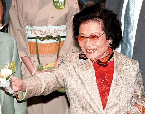 新鸿基实际控制人邝肖卿