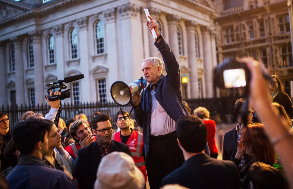 (图片来源:盖蒂图片社)英国工党领袖杰里米·科尔宾出生于1949年,今年