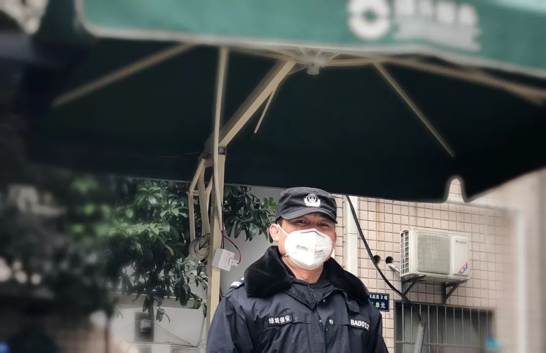 进小区?请先回答这位保安的"灵魂拷问" | 抗疫故事