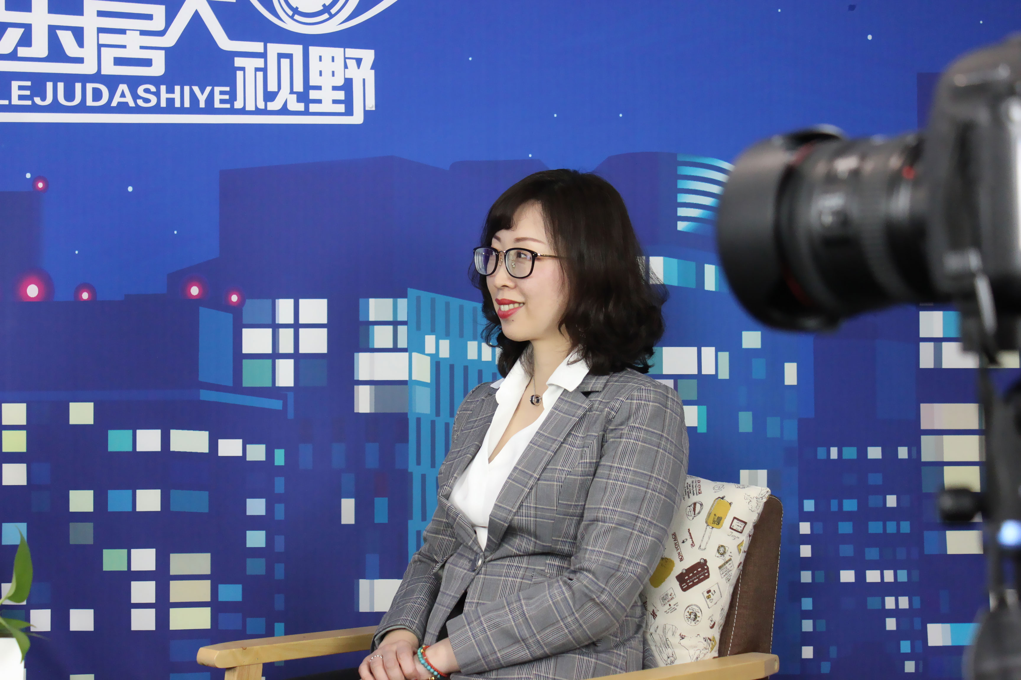 6969龙哥:就像刚才娜姐说的一样,我们地产315要形成"天天315,打假