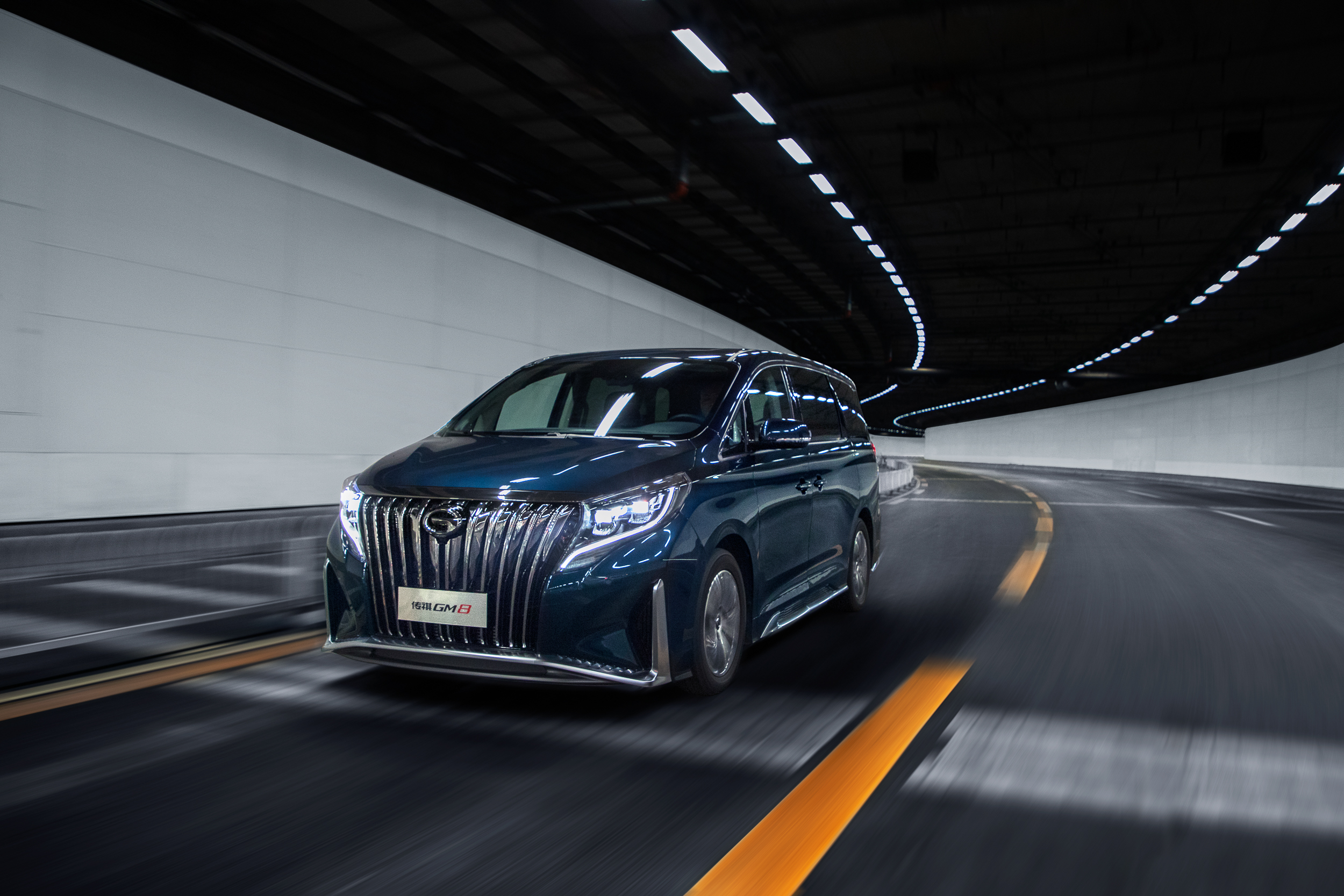 超新星挑战老字号,静态对比传祺gm8大师版,别克gl8陆上公务舱