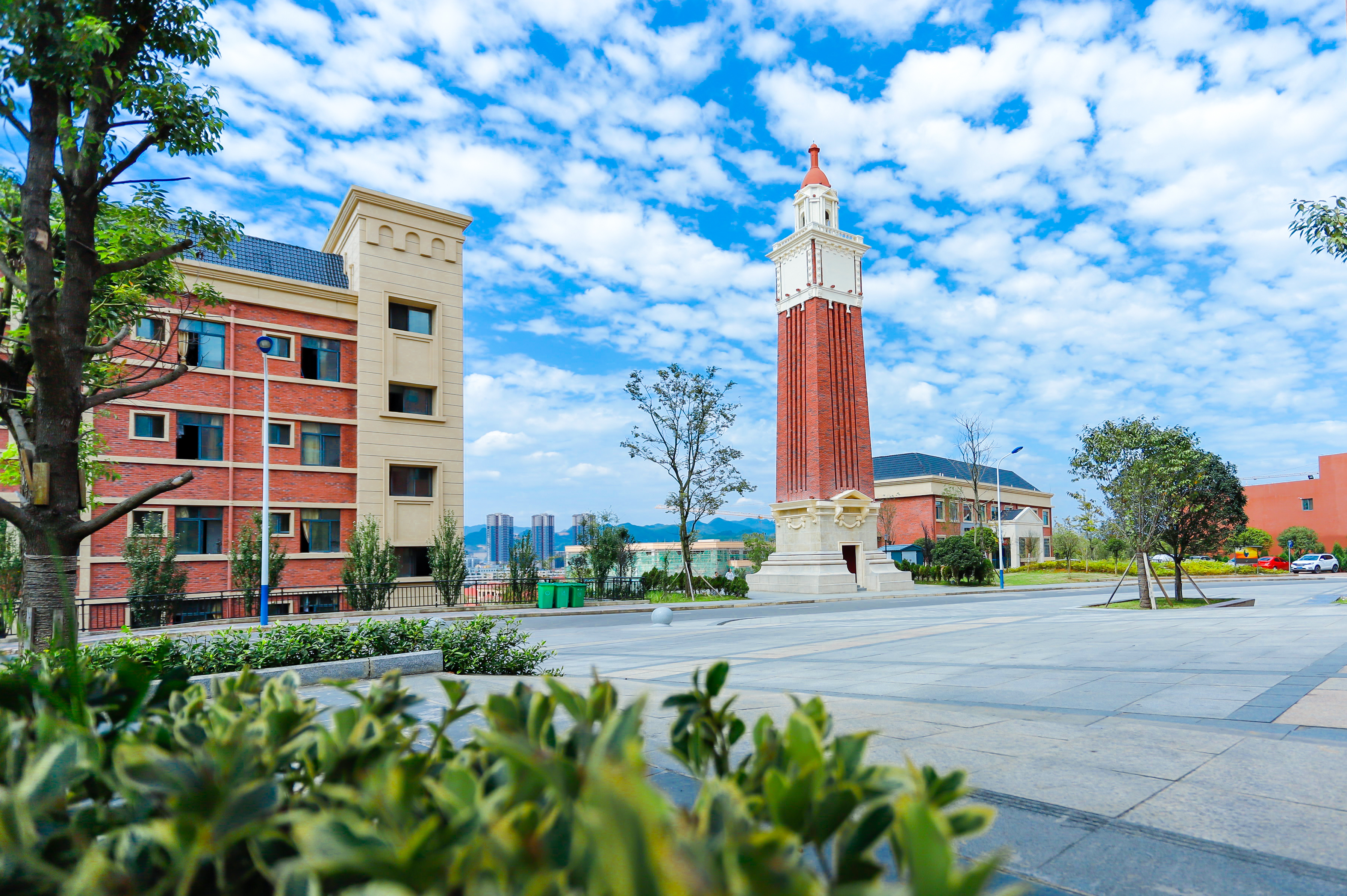 7月底,新高教宣布将财政年度结算日由12月31日更改