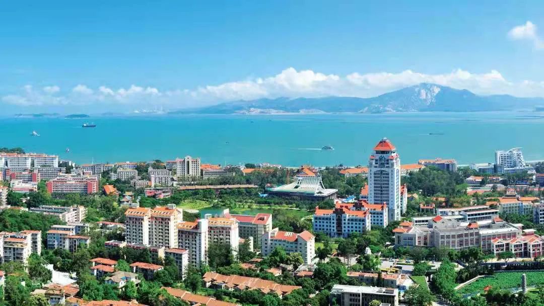 厦门大学全景"饮其流者怀其源",在取得商业成就的同时,中骏始终坚持