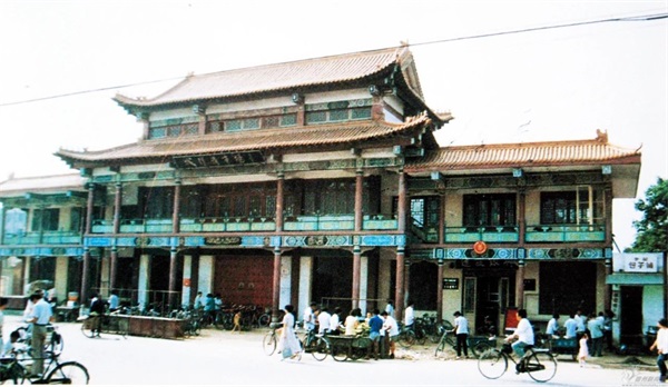 最后瞅一眼再见城隍庙再见了青春