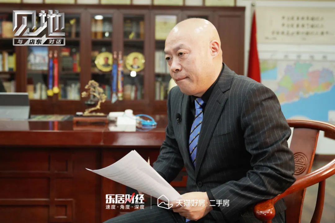 这样一来,大唐房屋很快就培养出了一批小老板,夫妻店很快就做成了万人